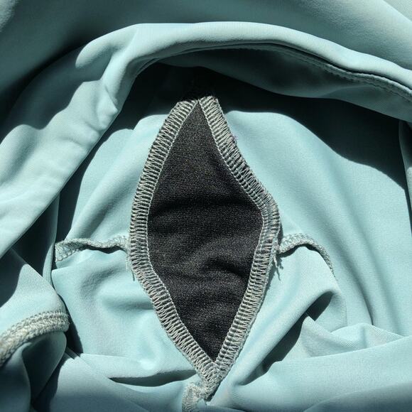 Onzie pale green capri legging piping detail size Small Medium - Picture 5 of 7